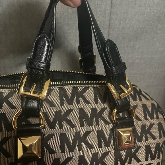 Michael Kors signature purse - Picture 4 of 6